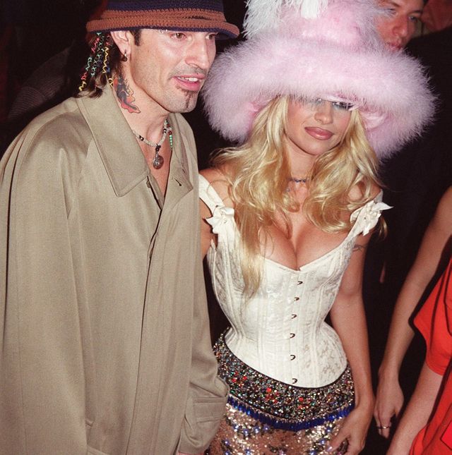 Large Pink Feather Hat - 90s Y2k - Pamela Anderson